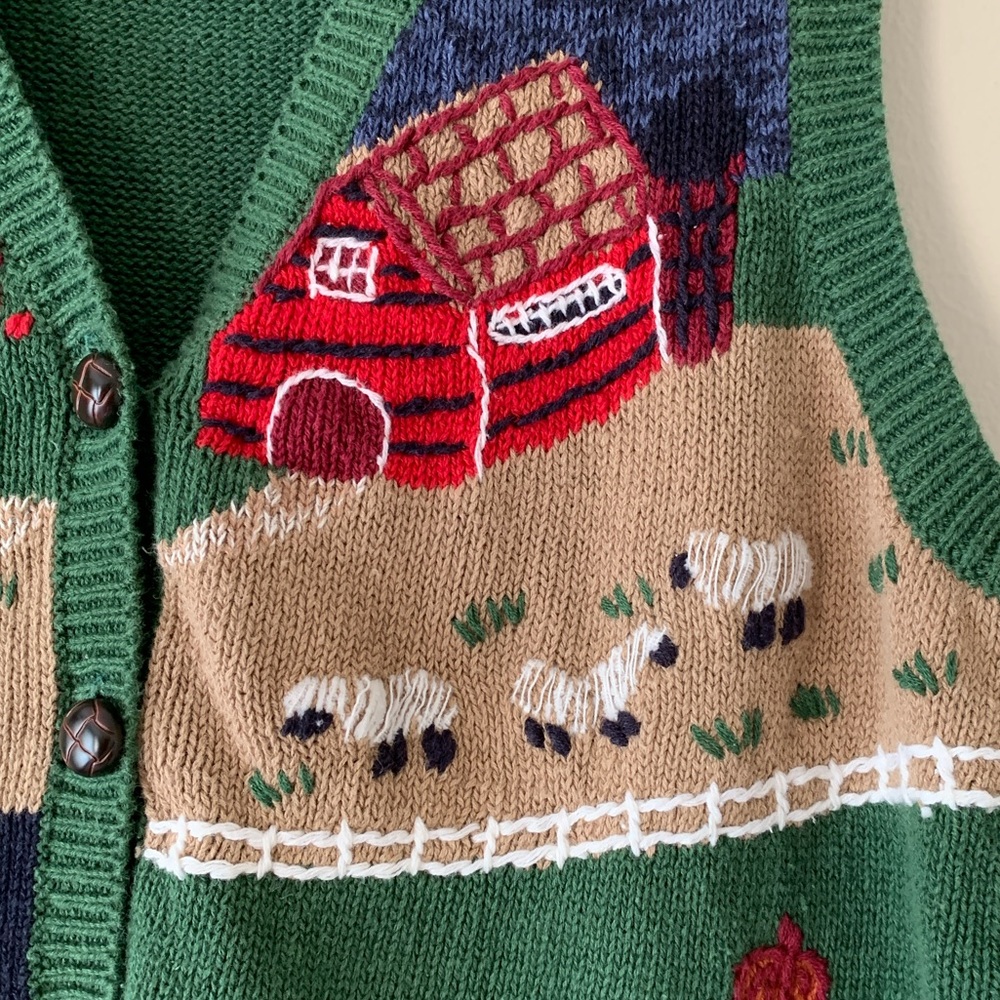 Vintage Hand Embroidered Apples Pumpkins Sheep Farm Scene Fall Sweater Vest M - Picture 3 of 11